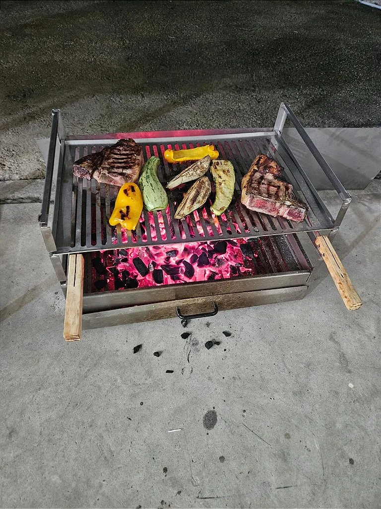 Churrasqueira Parrilla com braseiro em gaveta e 3 niveis de altura 60cm