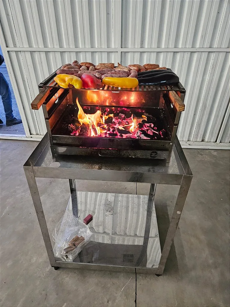 Churrasqueira Parrilla com braseiro em gaveta e 3 niveis de altura 60cm